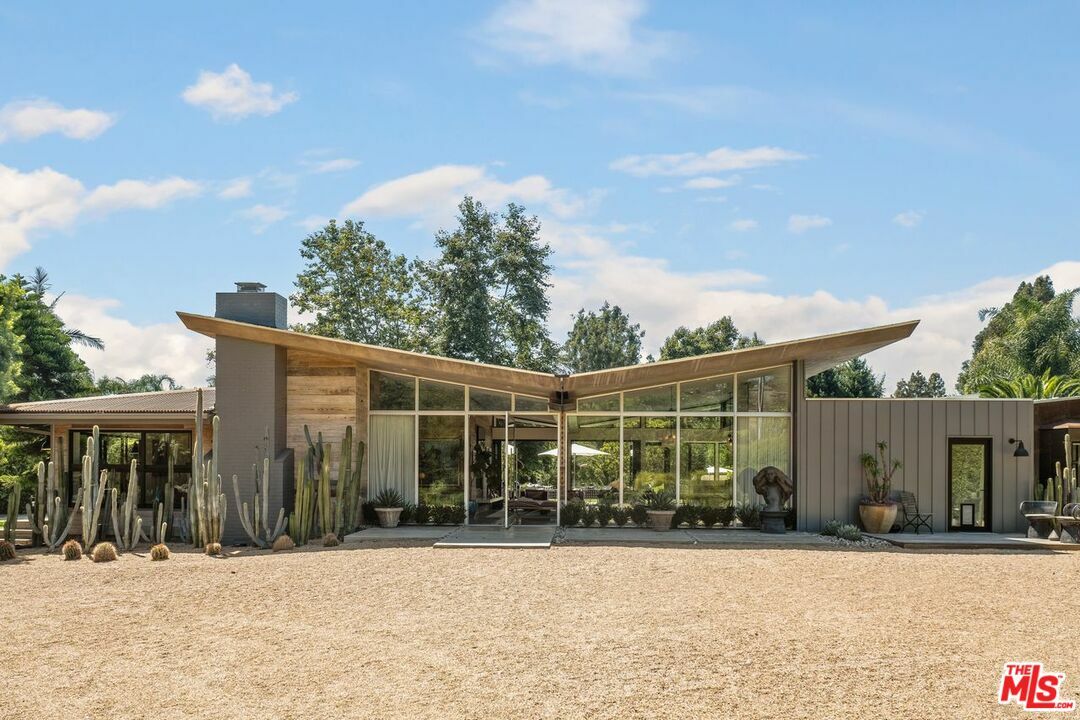 Property Photo: 6237 Bonsall Dr CA 90265