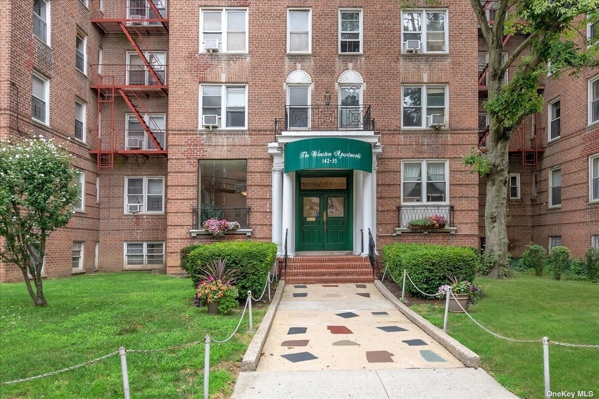Property Photo:  142-35 84 Drive 4H  NY 11435 