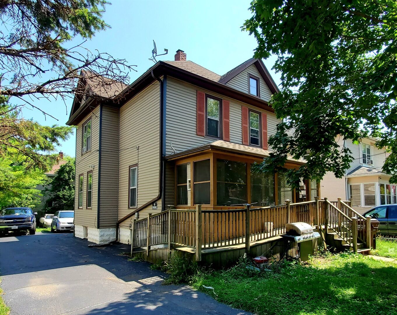 Property Photo: 500 N Seminary Avenue IL 60098