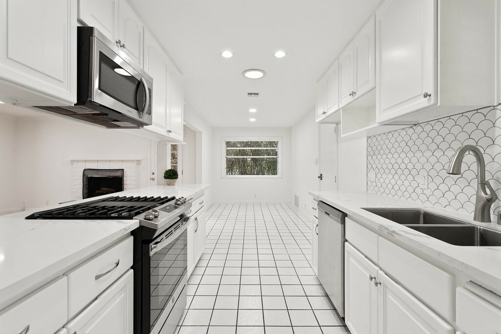 Property Photo: 1707 Cassidy Street CA 92054