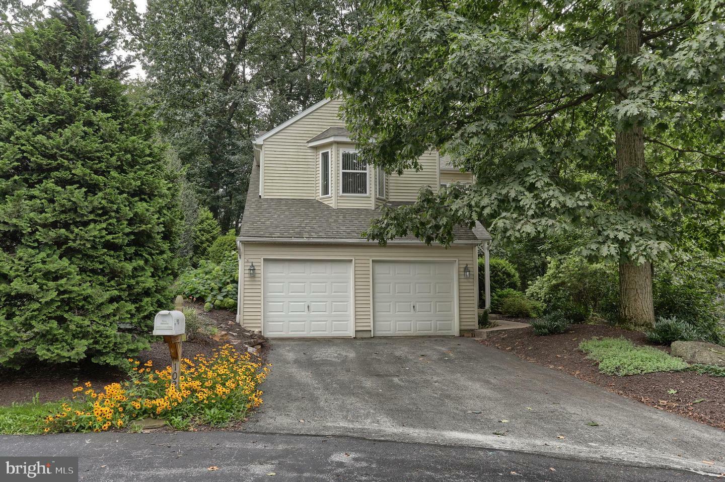 Property Photo: 1024 Oak Knoll Drive PA 17111
