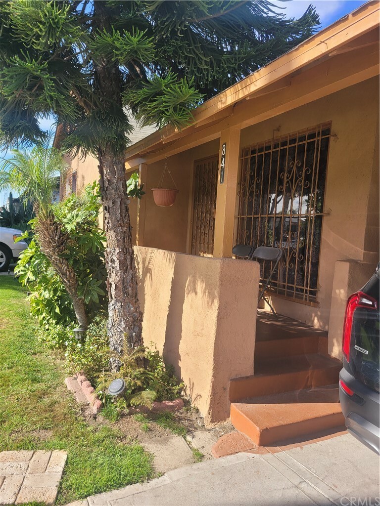Property Photo: 841 E 115th Street CA 90059