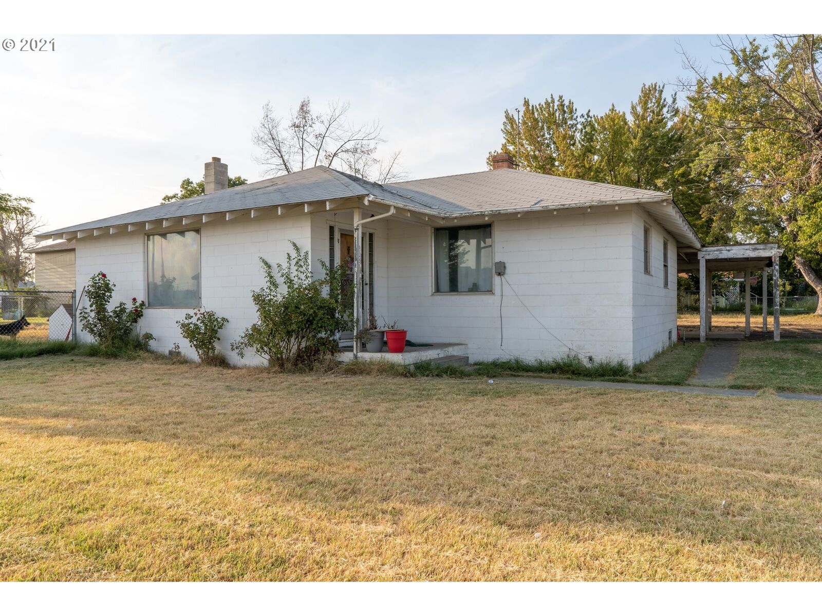 Property Photo:  605 NE 3rd St  OR 97838 