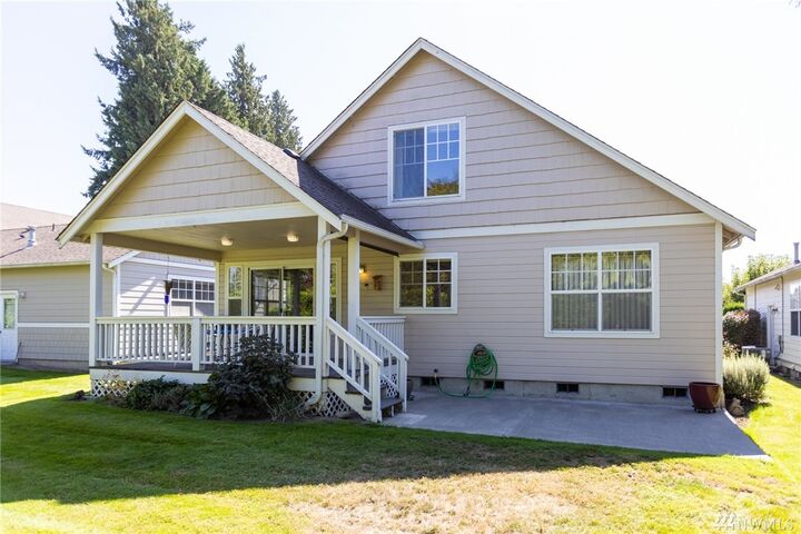 Property Photo: 1035 Fidalgo Dr WA 98233