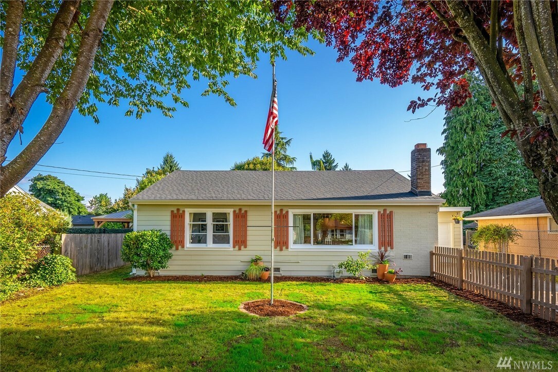 Property Photo:  634 North St  WA 98272 