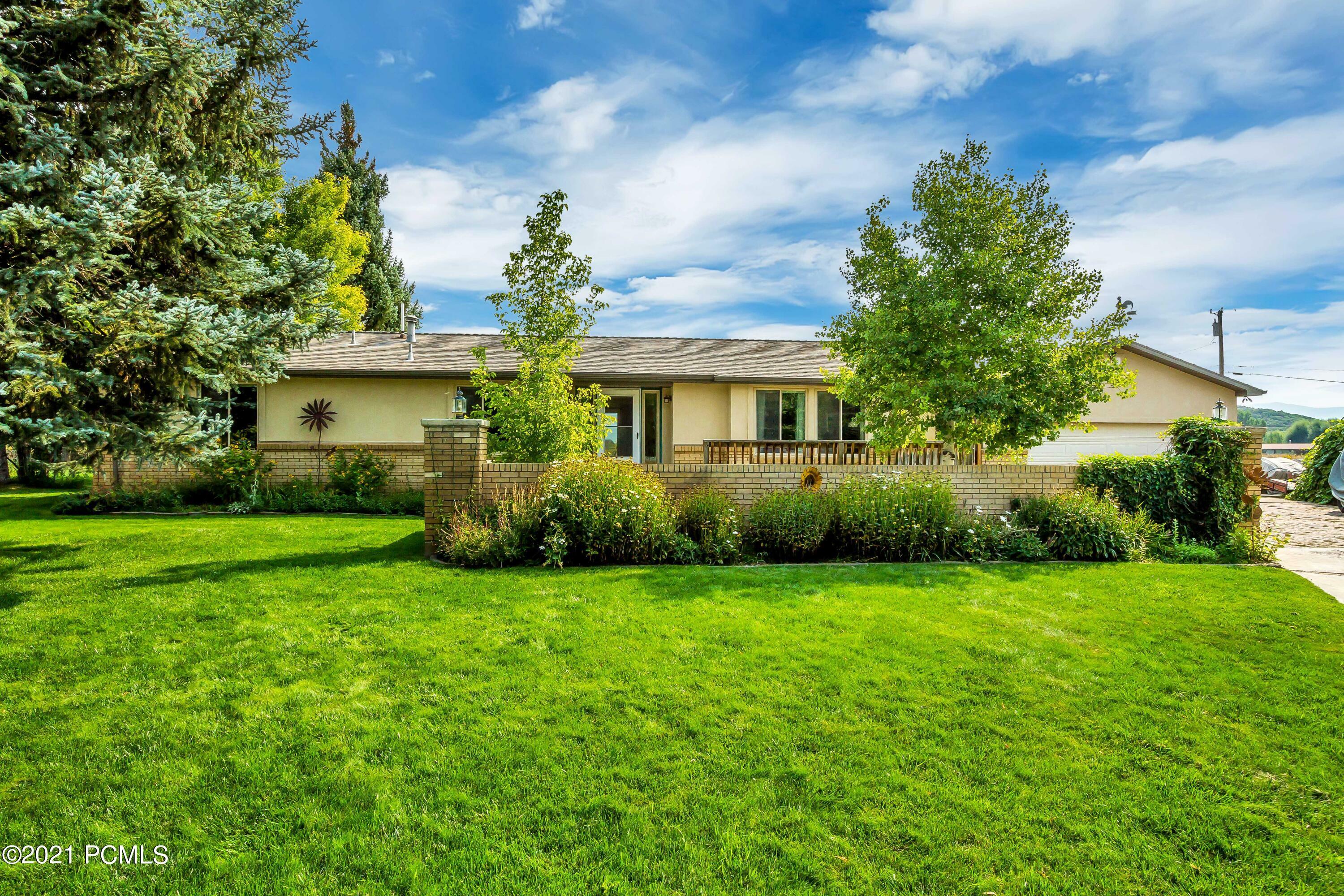 Property Photo: 135 E 500 North UT 84049