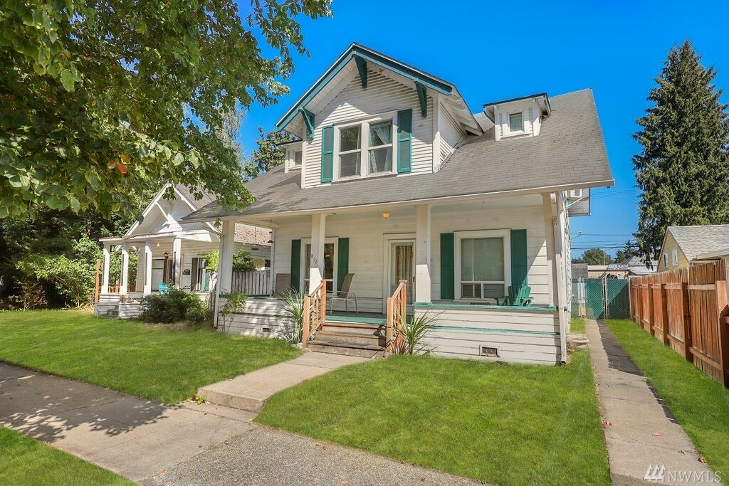 Property Photo:  812 N Pearl St  WA 98531 