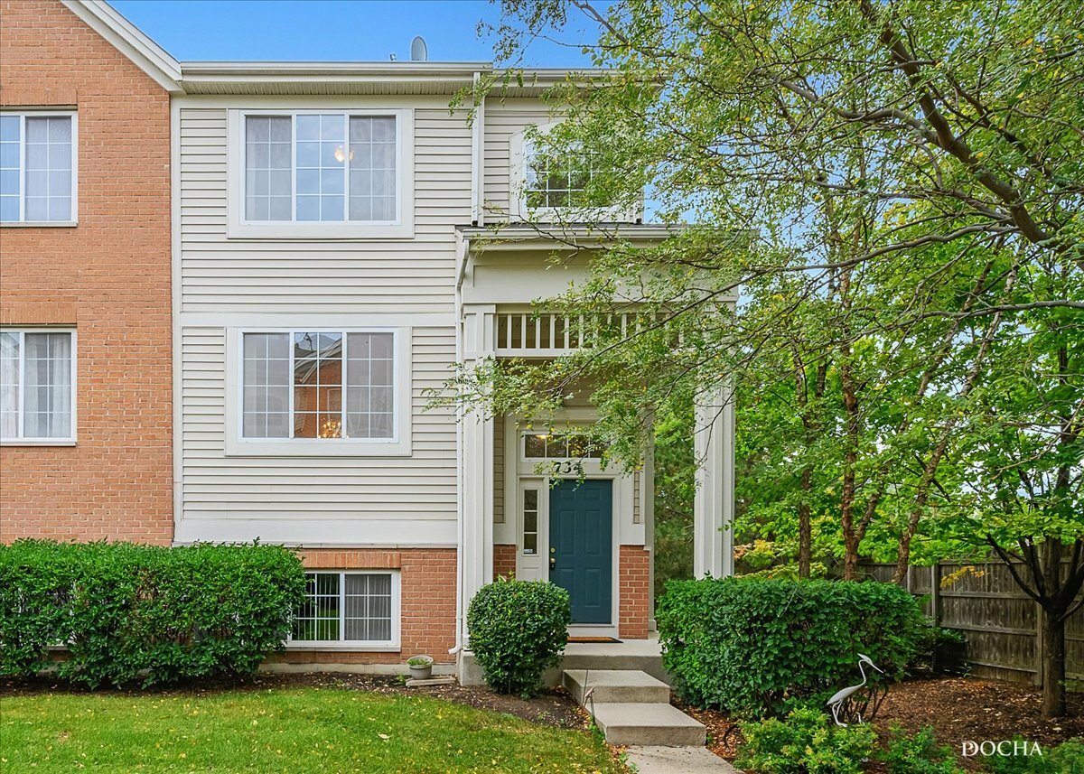 Property Photo: 734 Hanbury Drive 734 IL 60016