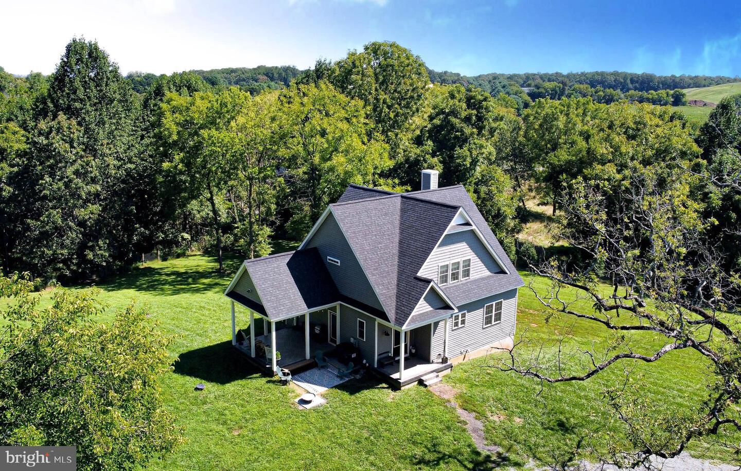 Property Photo: 6564 Lovers Lane VA 20186
