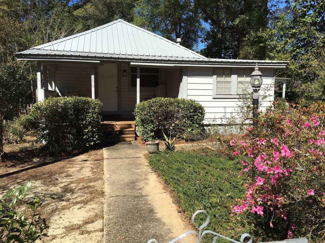 Property Photo:  706 Powell Drive  FL 32578 