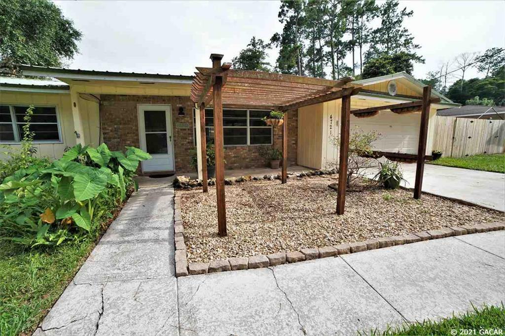 Property Photo:  4721 NW 32nd Place  FL 32606 