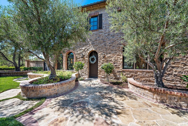 Property Photo: 19 Kelly Lane CA 92694