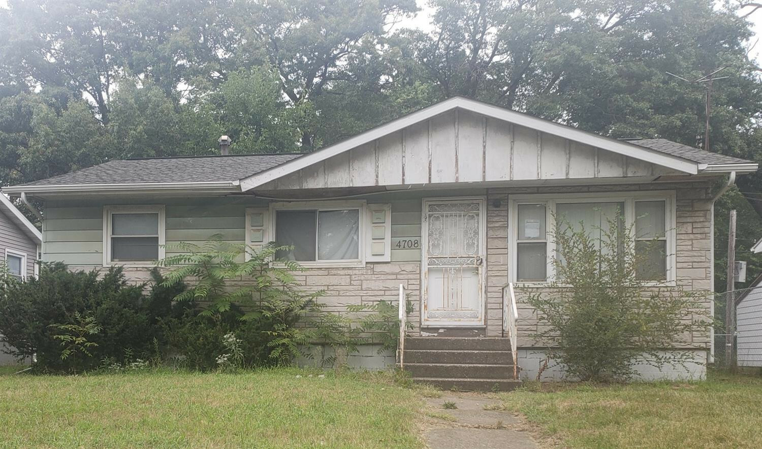 Property Photo: 4708 W 11th Avenue IN 46406