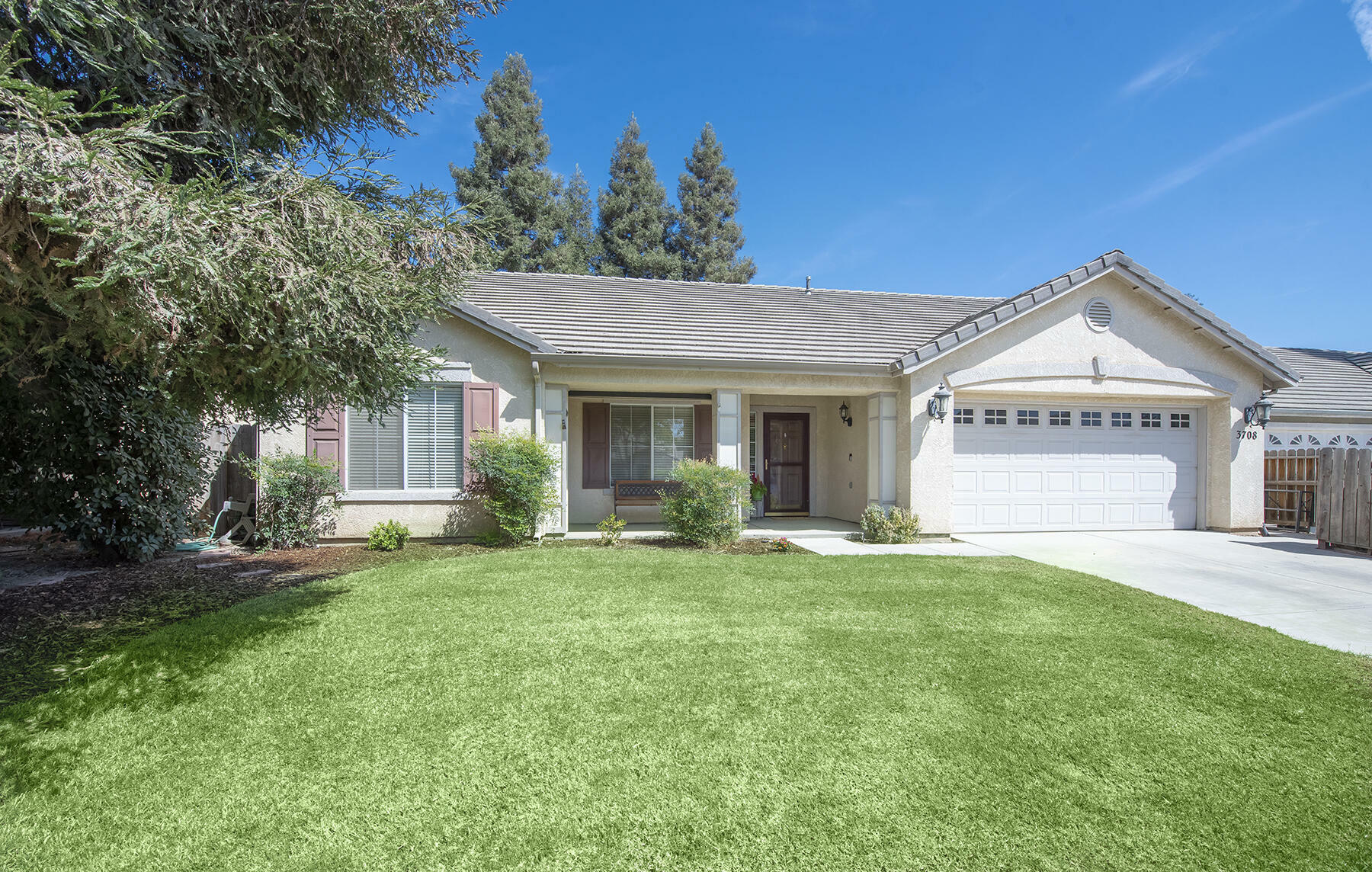 Property Photo:  3708 S Pride Court  CA 93277 