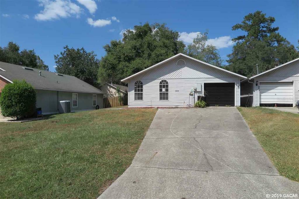 Property Photo:  2826 SW 40th Place  FL 32608 