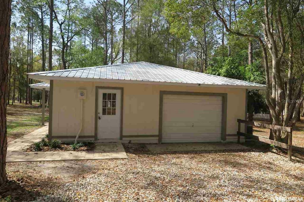 Property Photo:  9918 SW 80th Way  FL 32608 