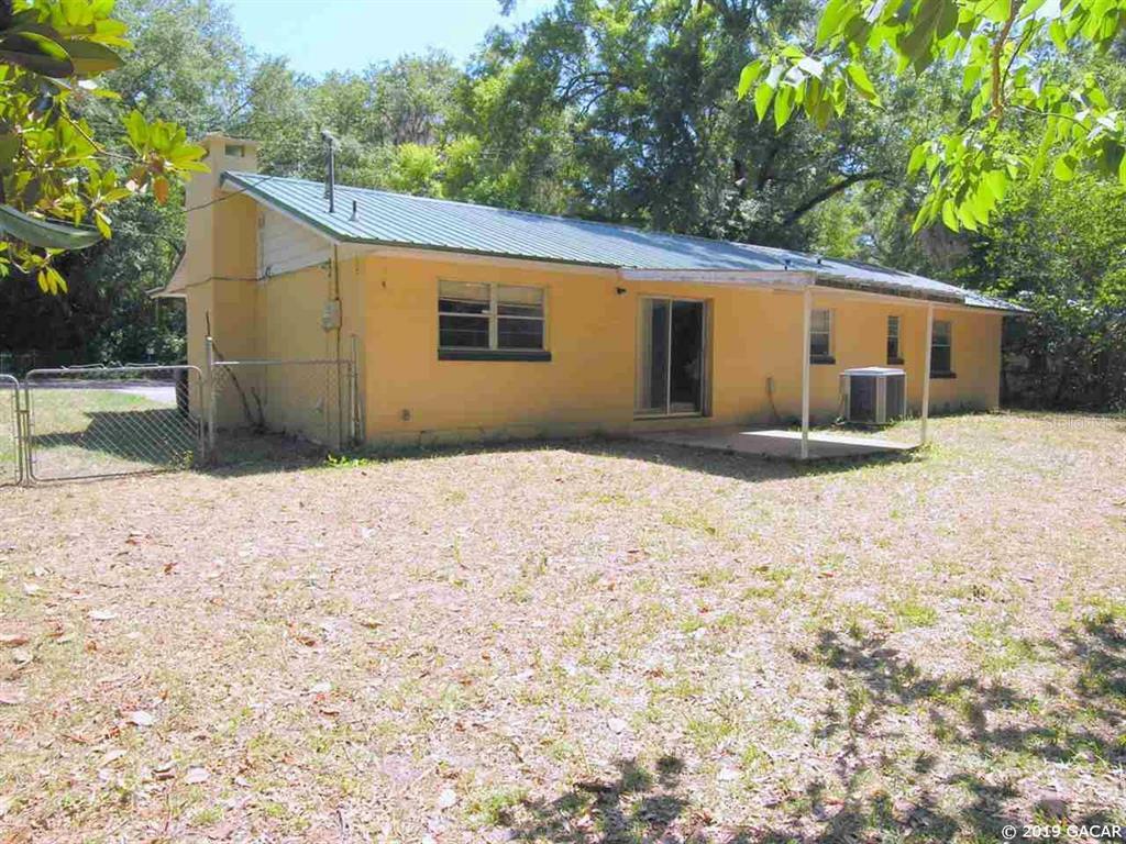 Property Photo:  424 SE 1 Avenue  FL 32696 