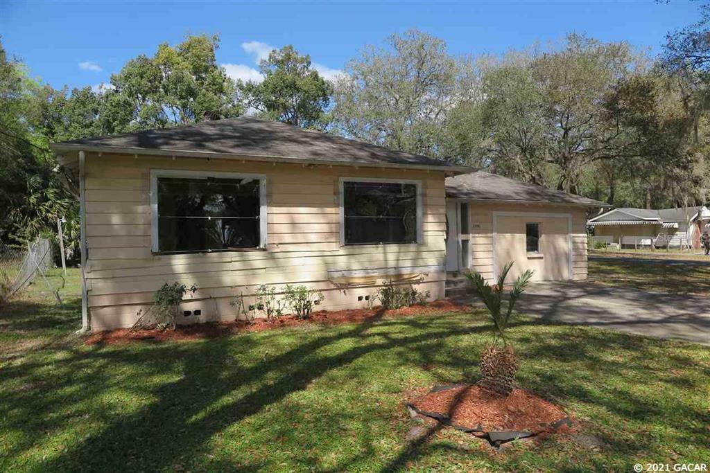 Property Photo:  1334 NE 1st Avenue  FL 32641 