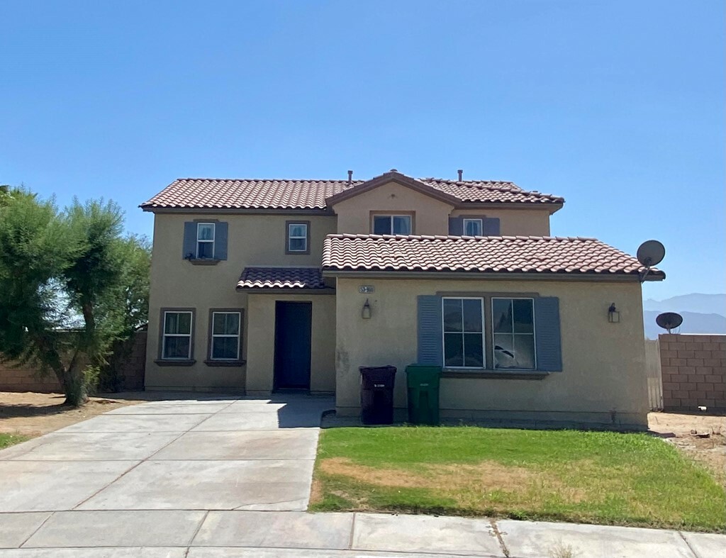 Property Photo:  53968 Mahogany Court  CA 92236 