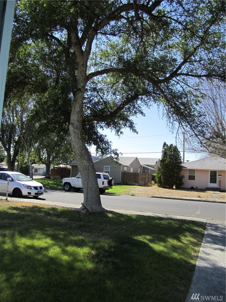 Property Photo: 12 NE H St WA 98823