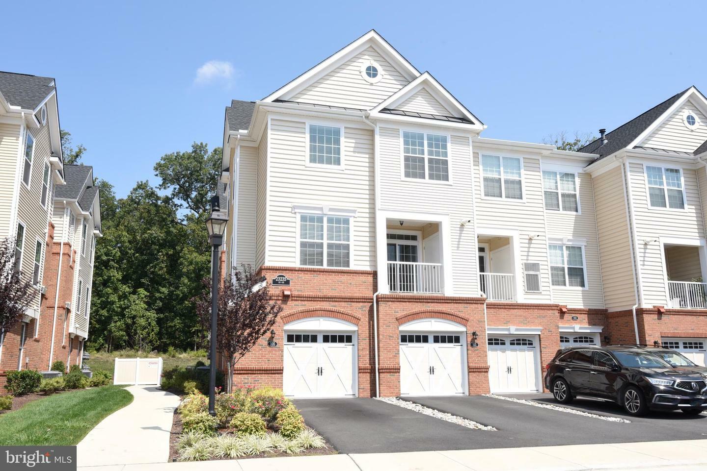 Property Photo:  23235 Milltown Knoll Square 105  VA 20148 