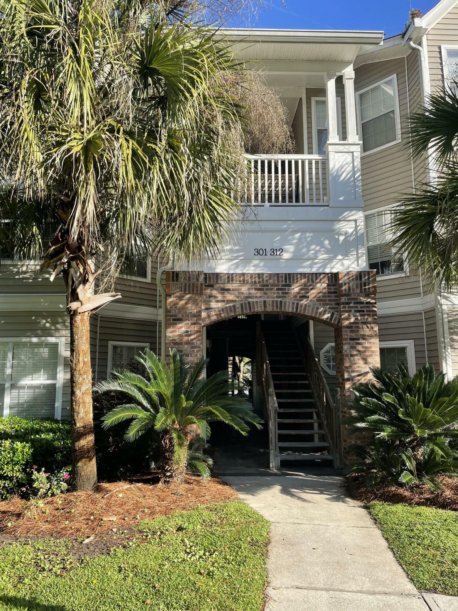 Property Photo:  188 Midland Parkway # 306 310 &Amp Garage 306  SC 29485 