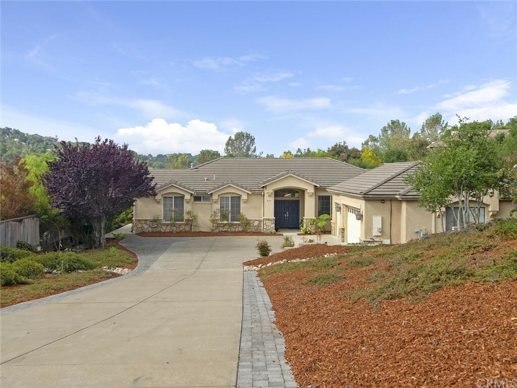 Property Photo:  637 Rosemary Court  CA 93420 