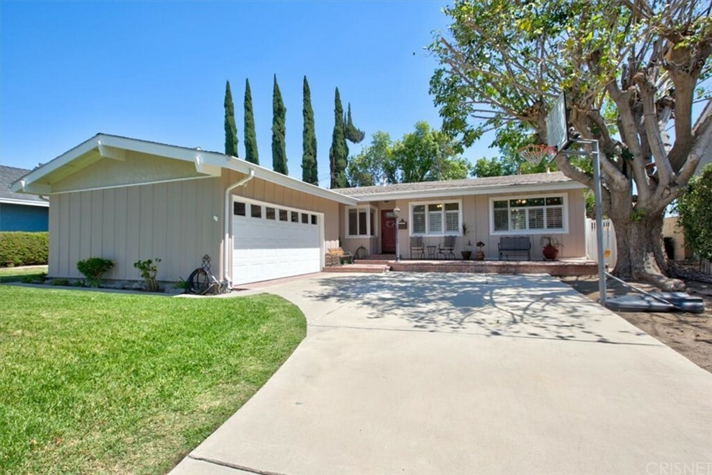 Property Photo:  11546 Babbitt Avenue  CA 91344 