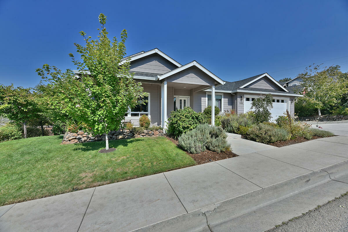 Property Photo:  3301 Cloie Anne Court  OR 97504 