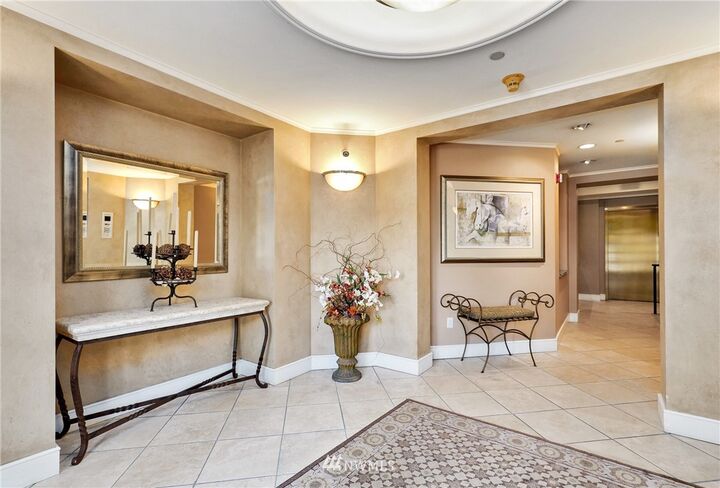 Property Photo: 210 Market Street 301 WA 98033