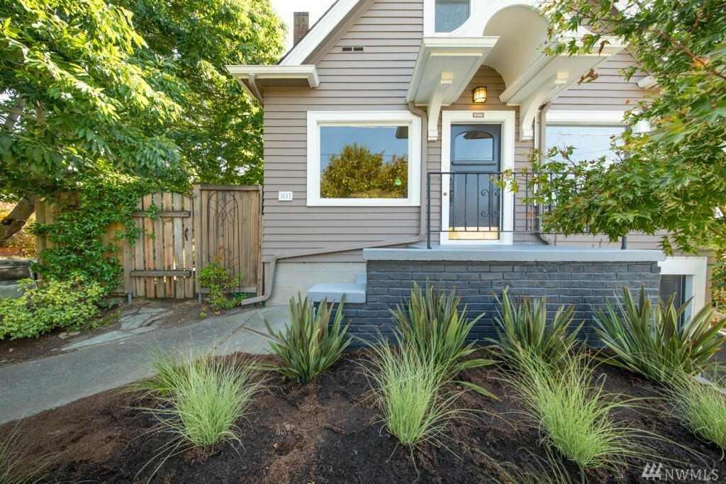 Property Photo:  301 NW 78th St  WA 98117 