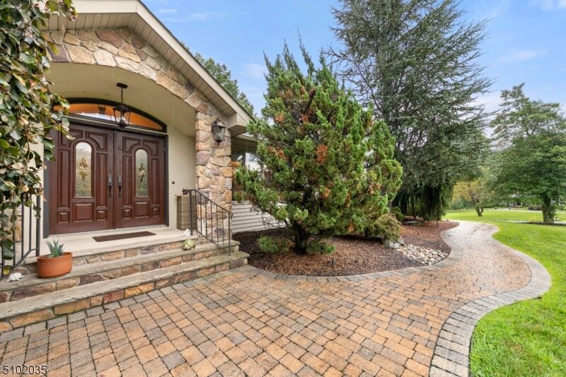 Property Photo: 1 Tempe Ct NJ 07076