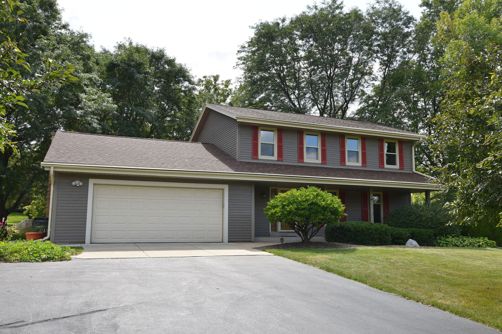 Property Photo:  593 High Knoll Dr  WI 53012 