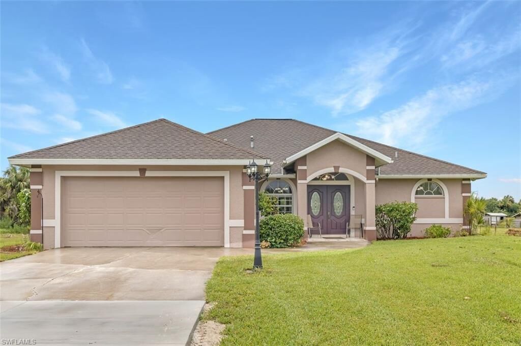 Property Photo: 220 41st Ave NW FL 34120