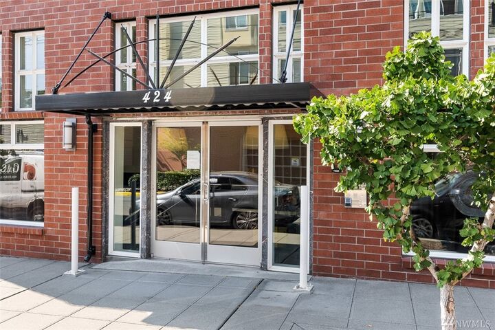 Property Photo:  424 N 85th St 401  WA 98103 