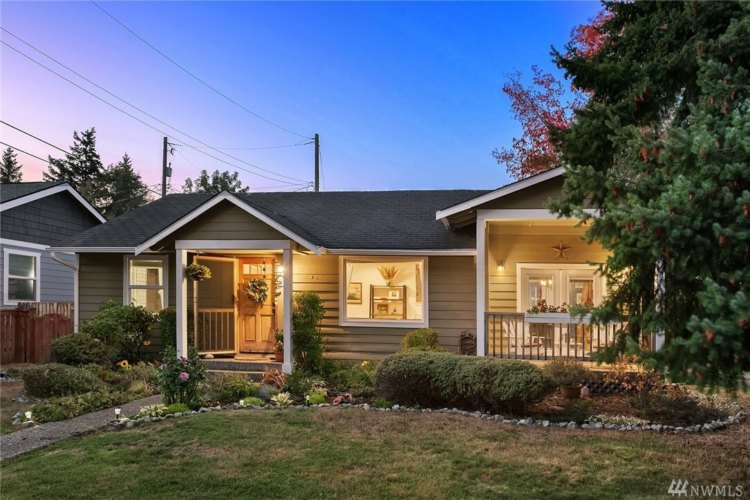 Property Photo:  3404 SW 100th St  WA 98146 