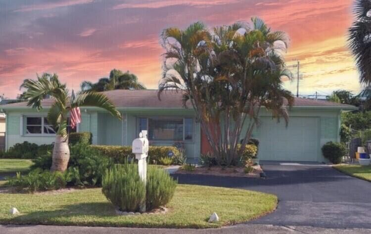 Property Photo:  2009 Collier Avenue  FL 33461 