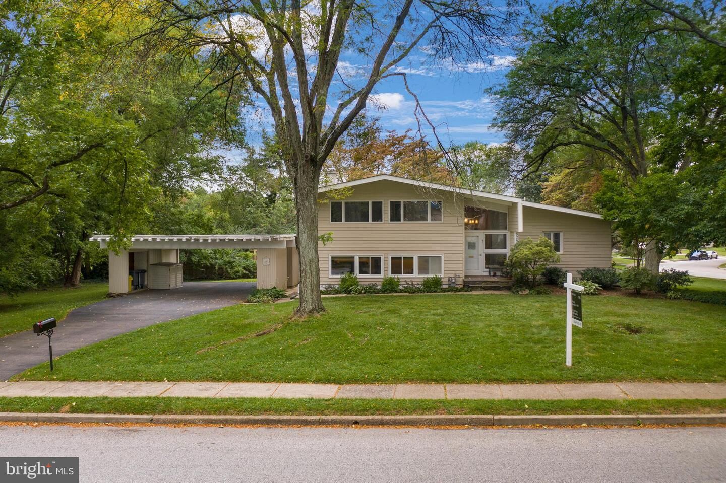 Property Photo: 805 Fraser Rd PA 19038