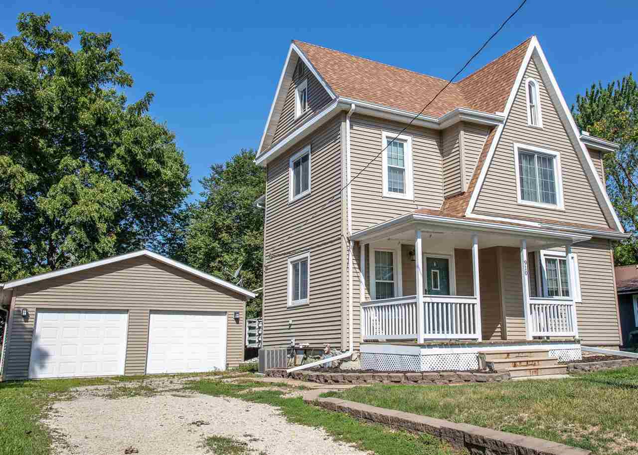 Property Photo:  910 Main Street  IA 50658 