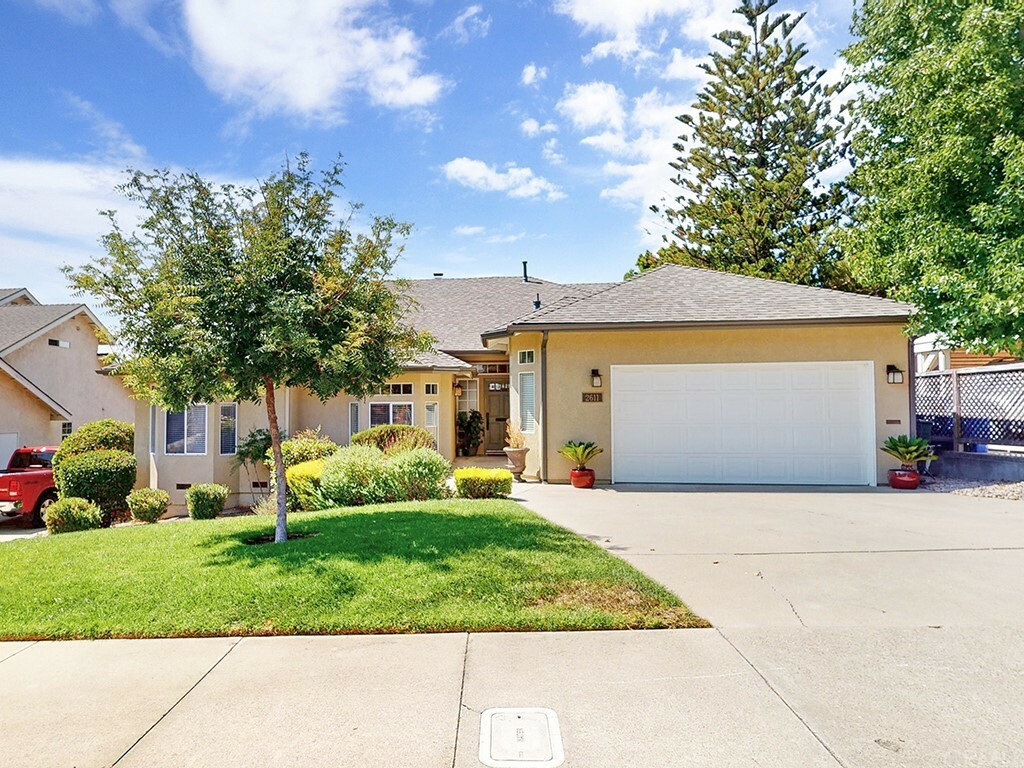 Property Photo:  2611 Flora Street  CA 93401 