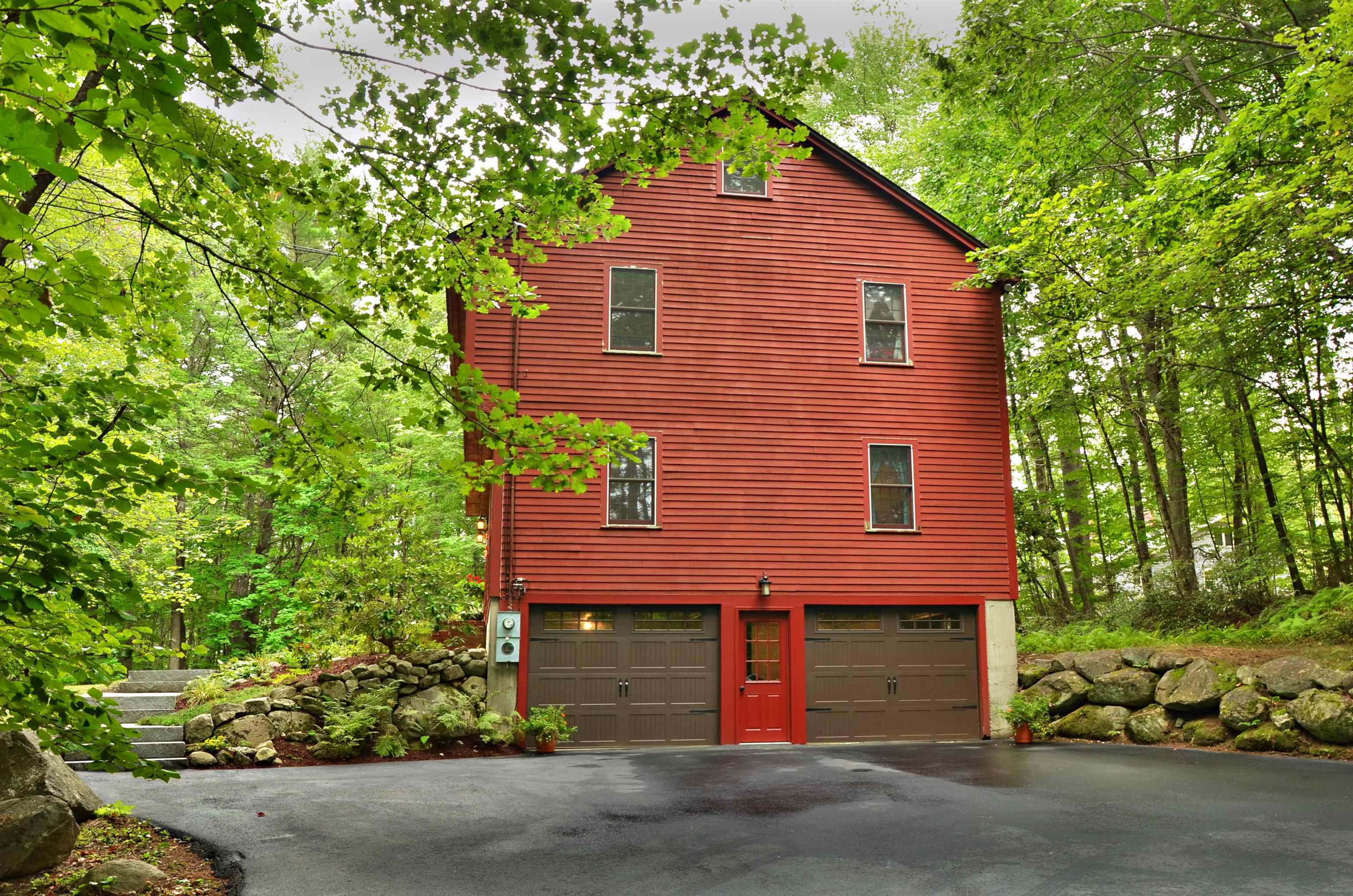 Property Photo:  28 Hitching Post Lane  NH 03110 