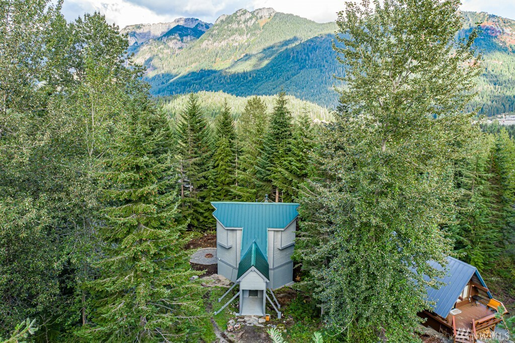 Property Photo:  180 Chamonix Place  WA 98068 