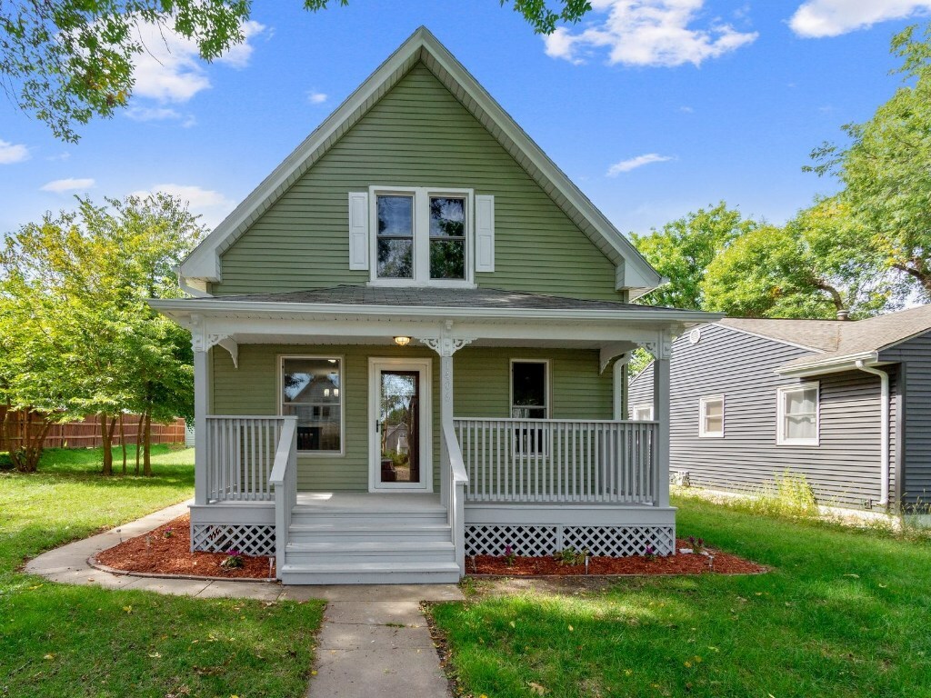 Property Photo:  1406 K Street SW  IA 52404 