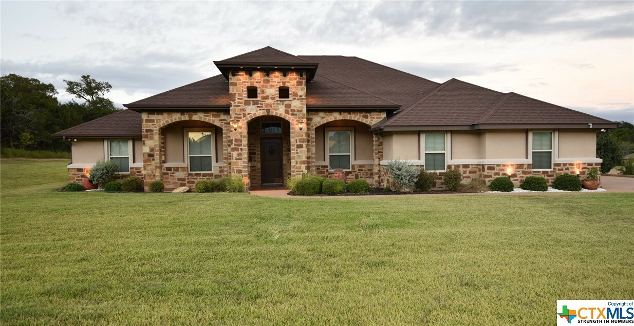 Property Photo:  1335 Hickory Drive  TX 76549 