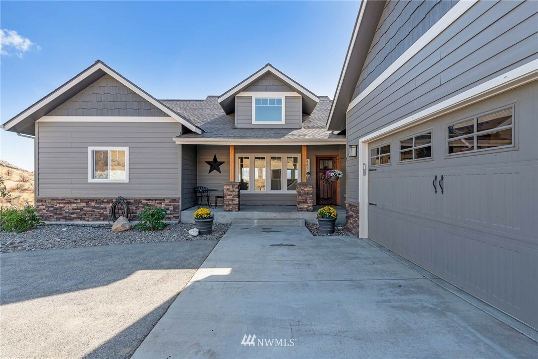 Property Photo:  448 W Rolling Hills Lane  WA 98801 