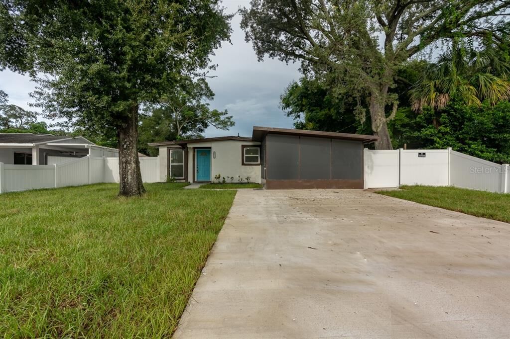 Property Photo:  10710 N Central Avenue  FL 33612