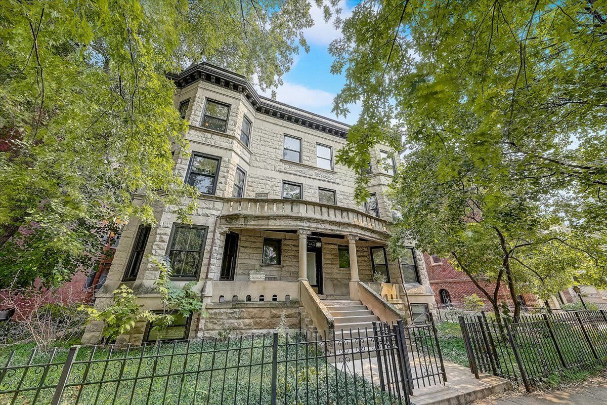 Property Photo: 4531 N Greenview Avenue 3S IL 60640