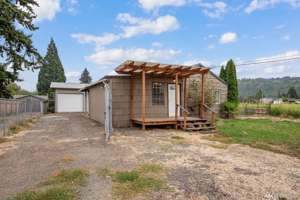 Property Photo:  2222 50th Ave  WA 98632 