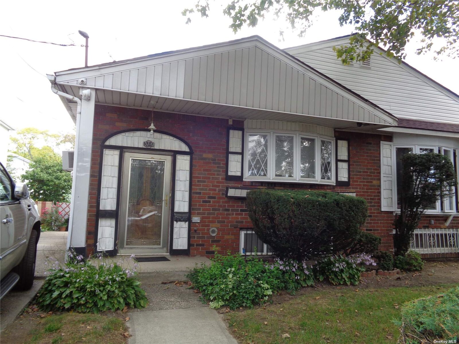 Property Photo:  137-17 157 Street 1st Fl  NY 11434 