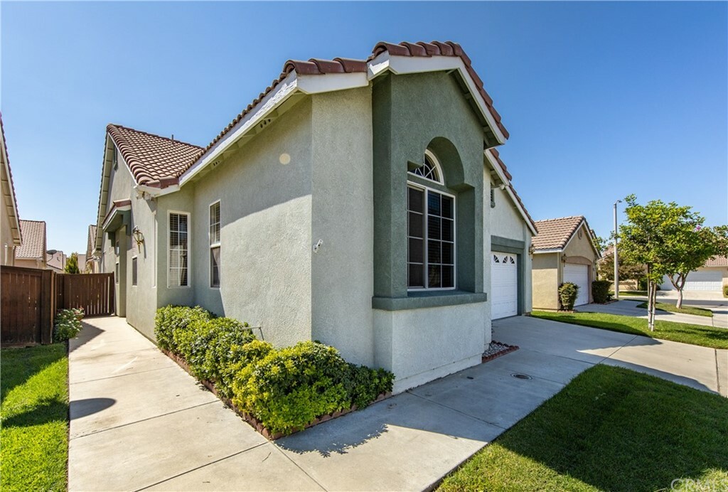 Property Photo:  726 Diamante Court  CA 92583 